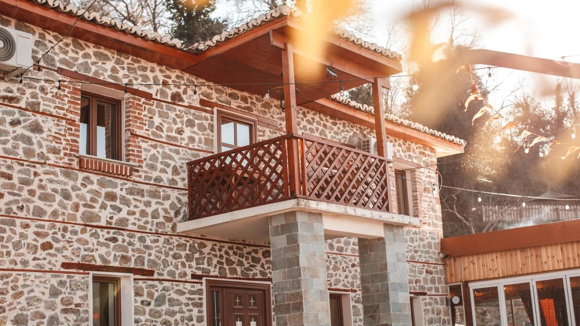 Keshtjella Xhabeqos Hotel Laknas