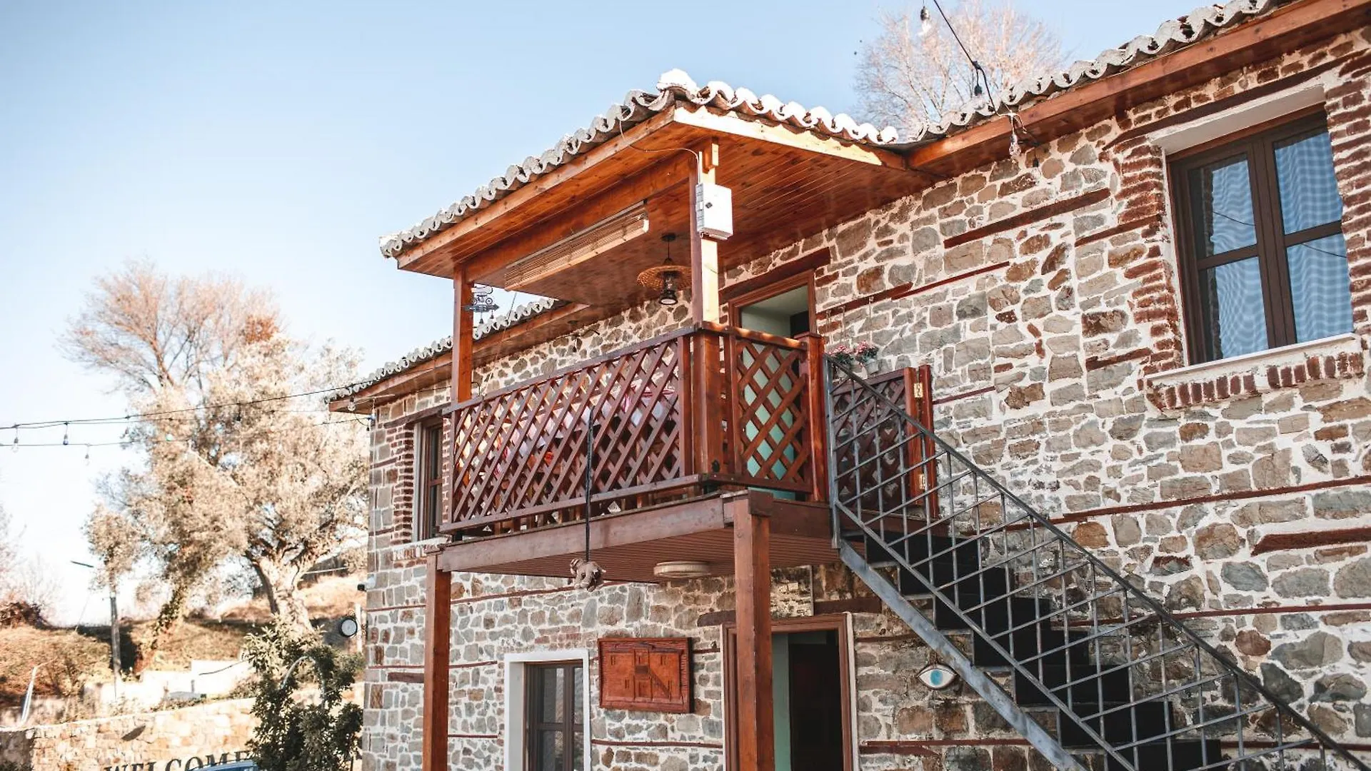 Keshtjella Xhabeqos Hotel Laknas
