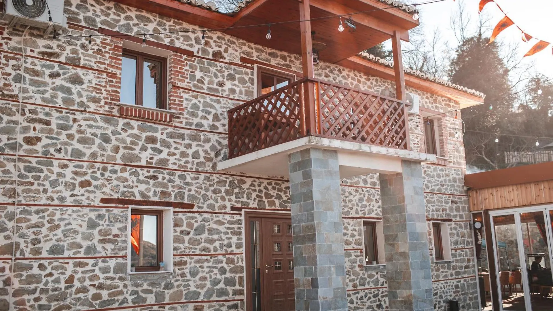 Keshtjella Xhabeqos Hotel Laknas