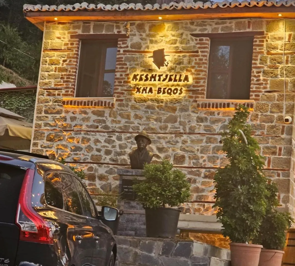 Keshtjella Xhabeqos Hotel Laknas