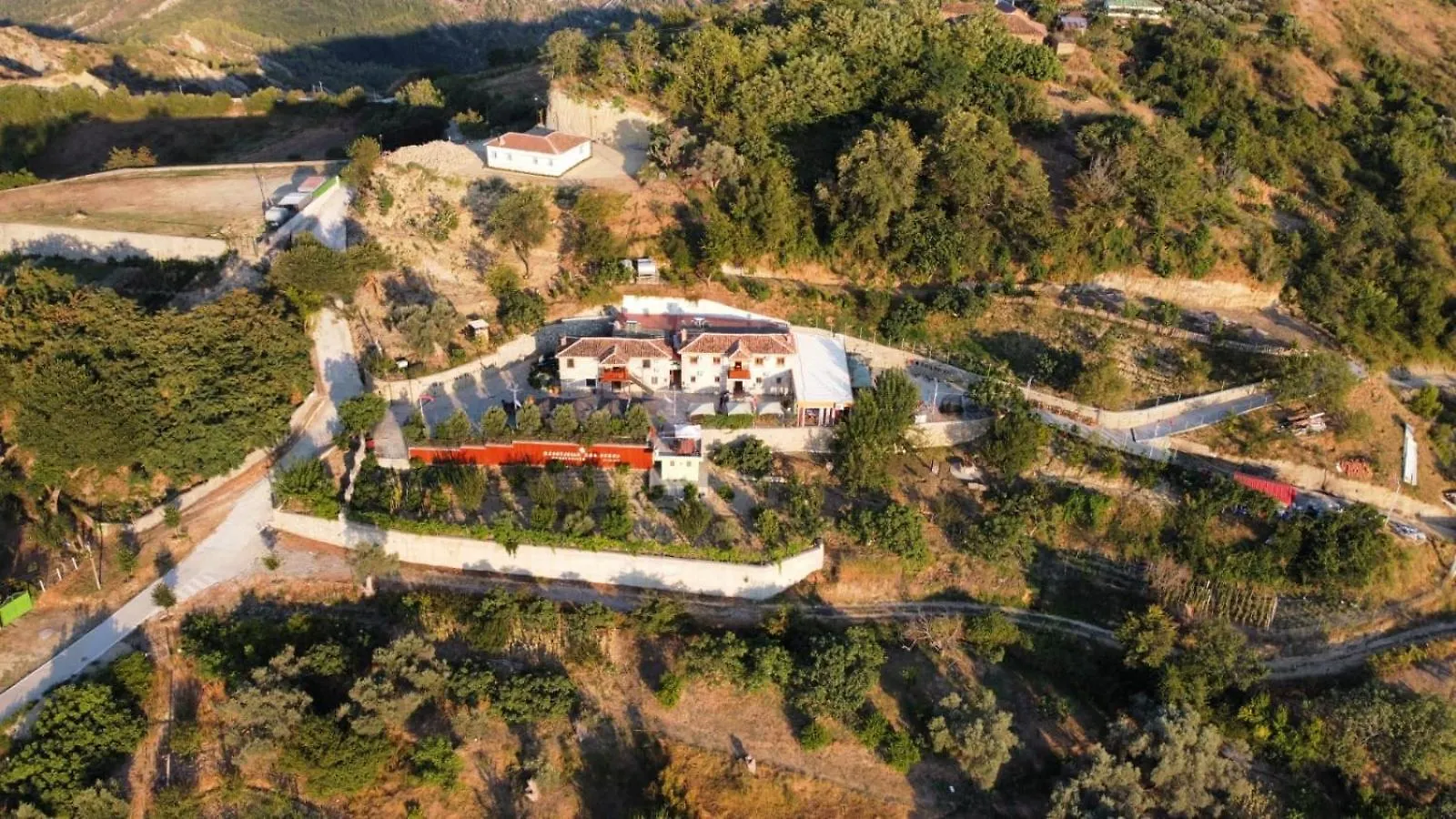 ****  Keshtjella Xhabeqos Hotel Laknas Albania