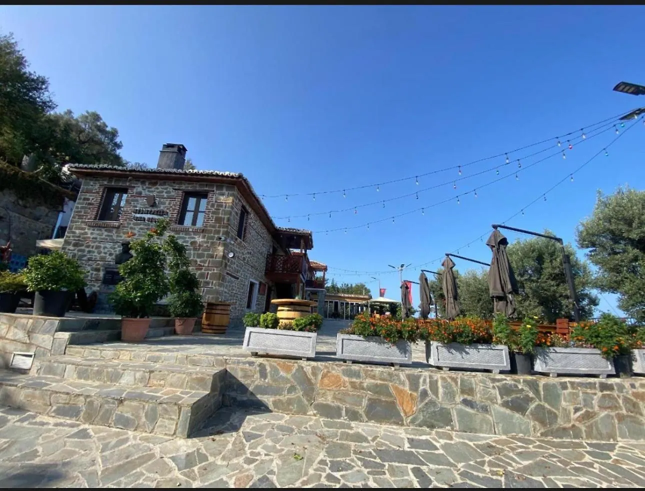 Keshtjella Xhabeqos Hotel Laknas Albania