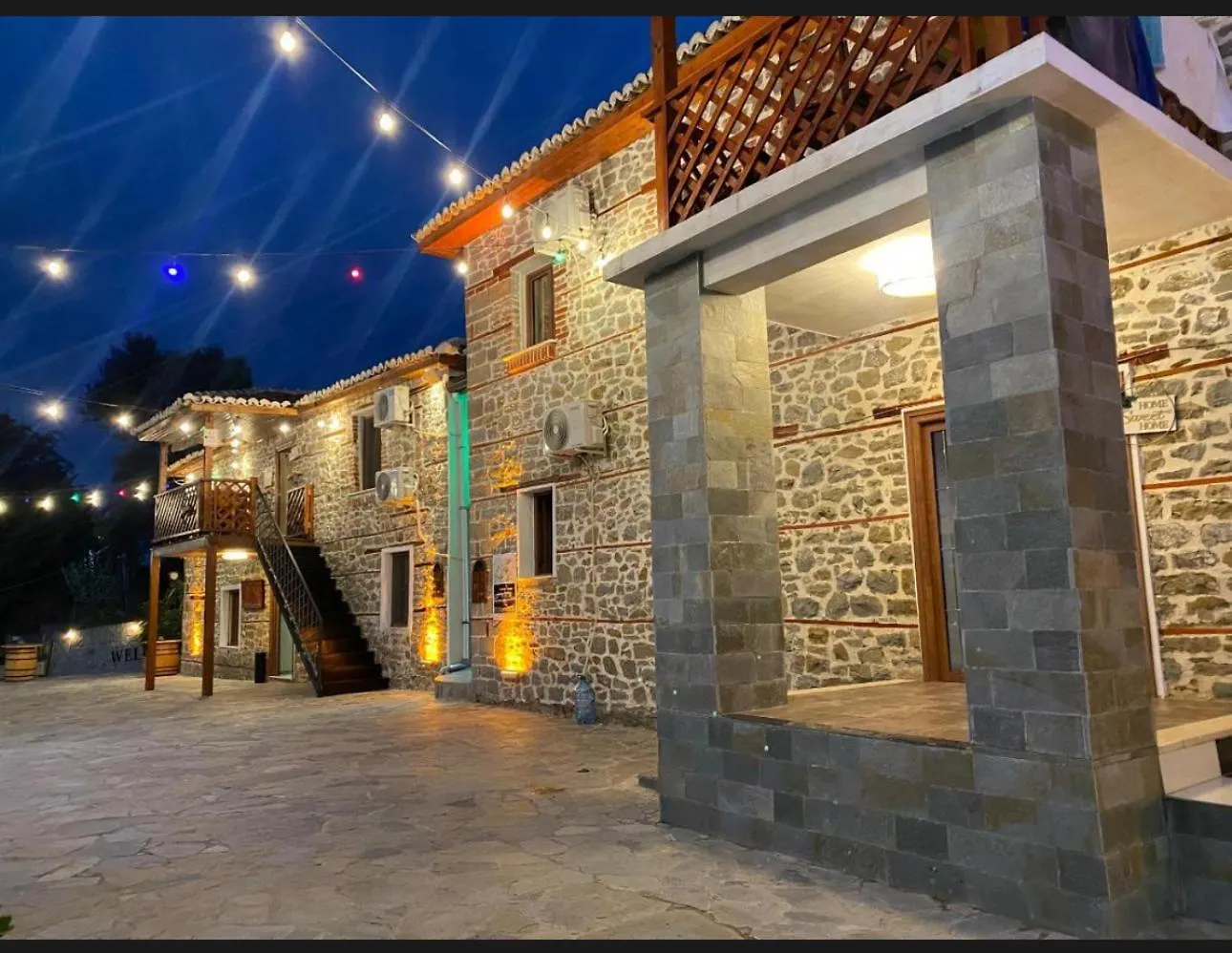 Keshtjella Xhabeqos Hotel Laknas