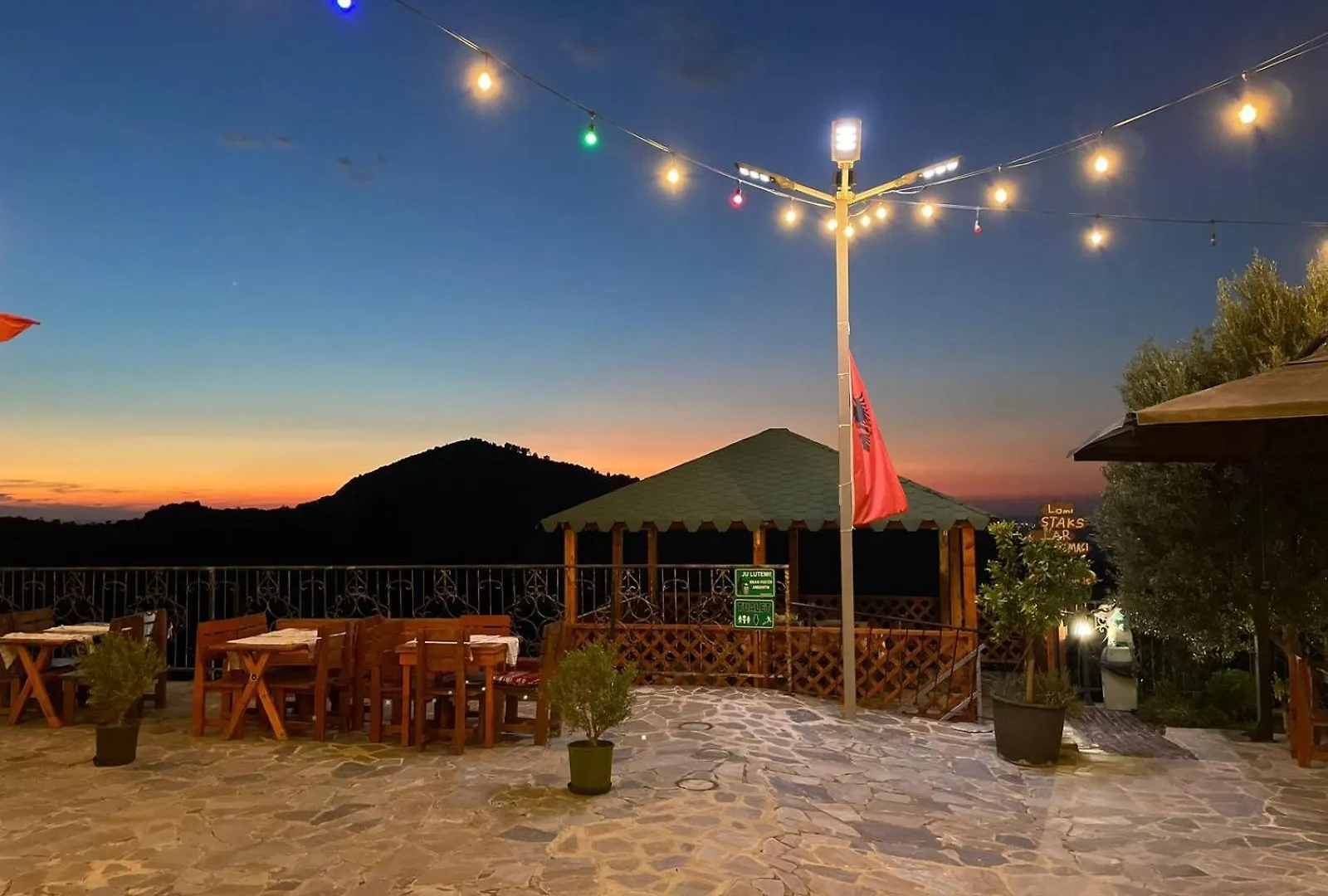 Keshtjella Xhabeqos Hotel Laknas