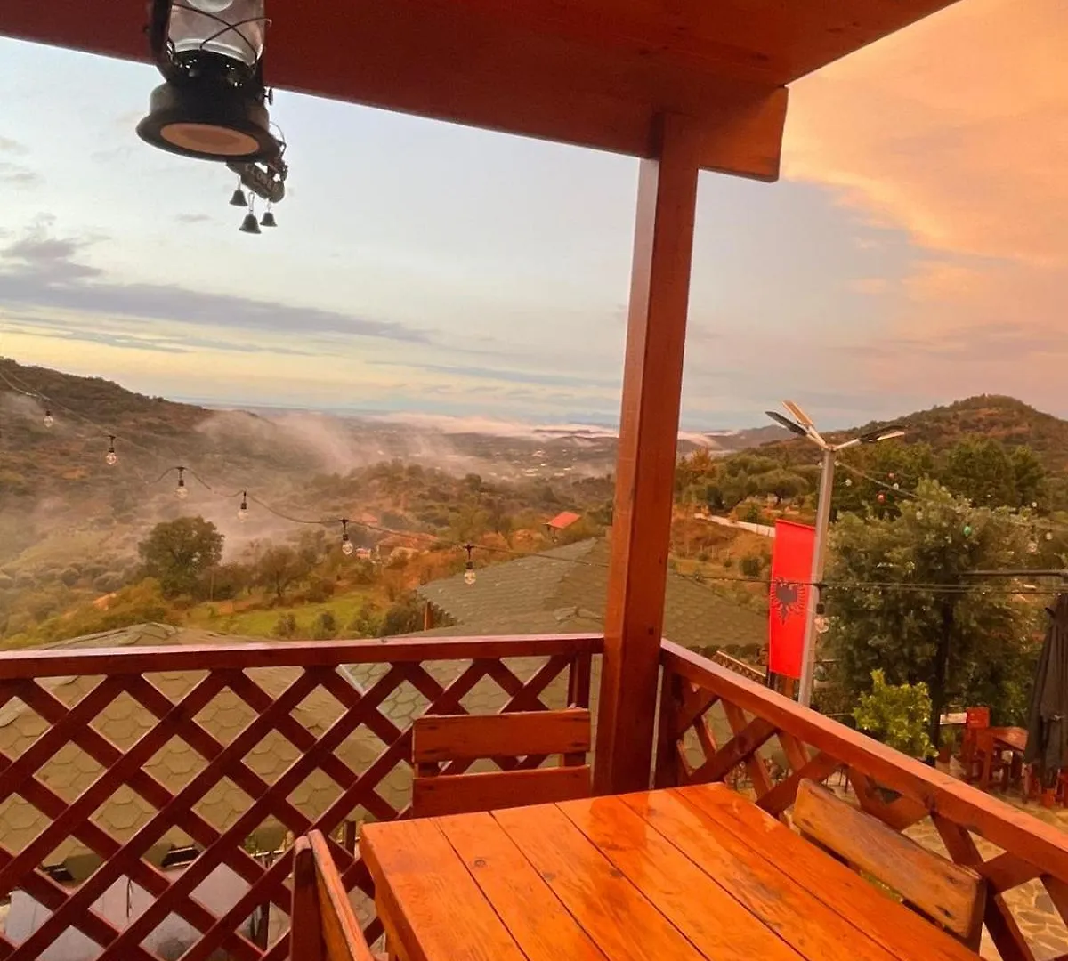 Keshtjella Xhabeqos Hotel Laknas