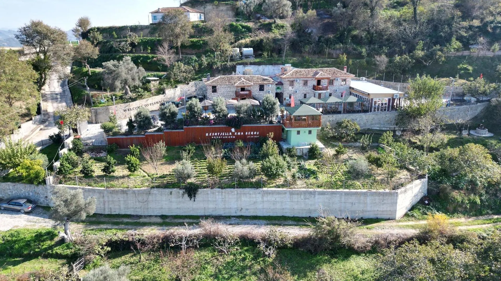 Keshtjella Xhabeqos Hotel Laknas