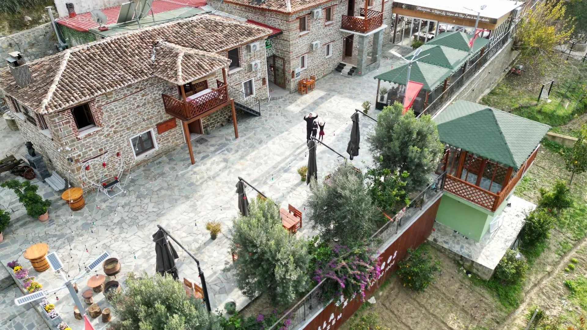 Keshtjella Xhabeqos Hotel Laknas
