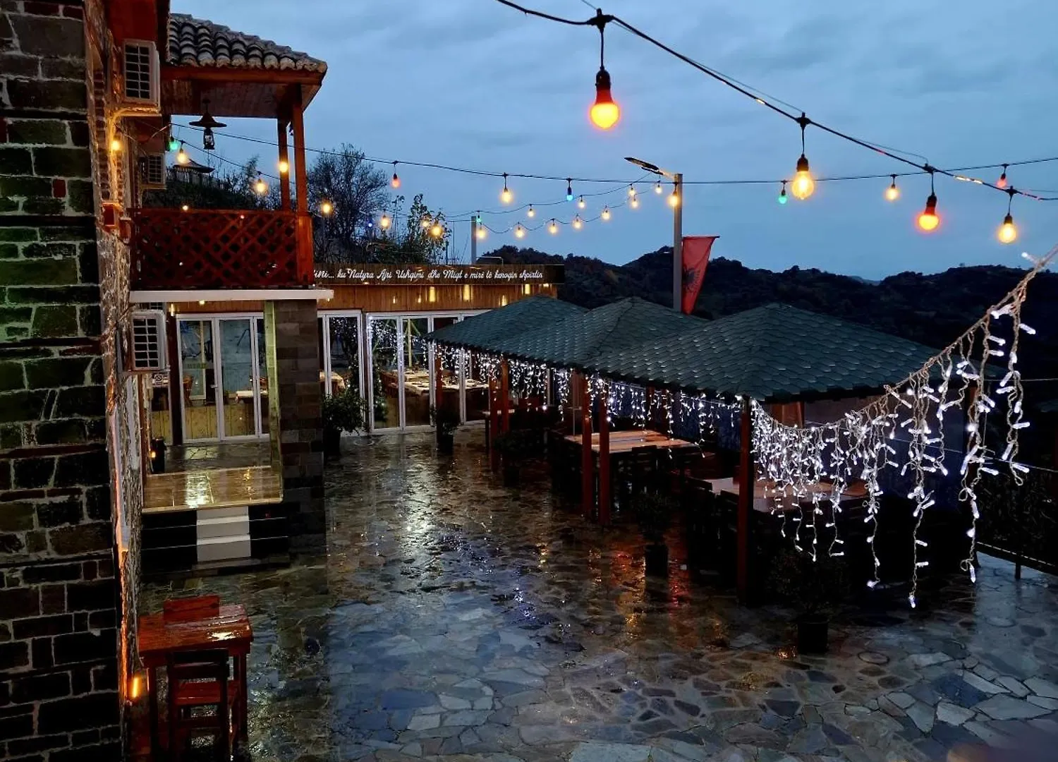 Keshtjella Xhabeqos Hotel Laknas