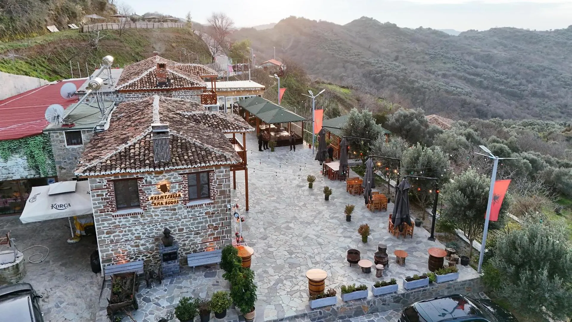Keshtjella Xhabeqos Hotel Laknas